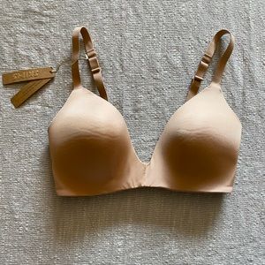 Skims NWT Wireless Tshirt Bra in Clay. Size 34DD